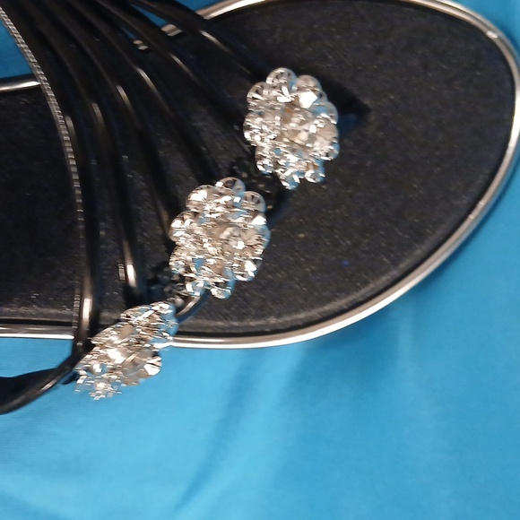 FASHION, ELEGANT FLORAL Black Sandals with Rhinestone Accents SIZE 9 NWT - Picture 2 of 9